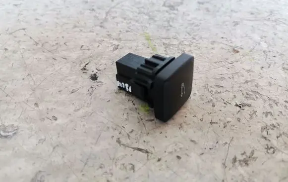 Ford Fusion II Tailgate opening switch DG9T19B514AAW