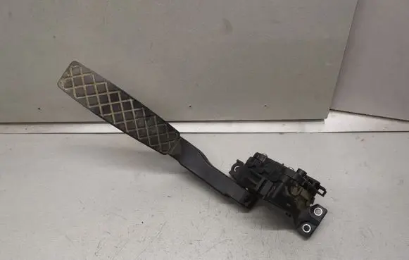 Volkswagen Touareg I Accelerator throttle pedal 7L0723507D