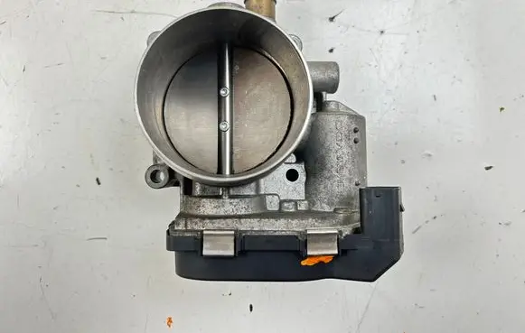 BMW 3 E92 E93 Throttle valve 7556119 755611905