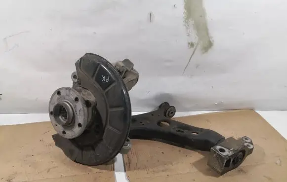 Volkswagen PASSAT B7 Front wheel hub spindle knuckle