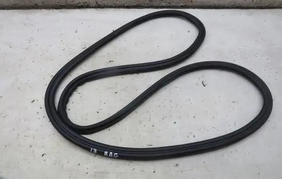 BMW i3 Trunk rubber seal (body) 