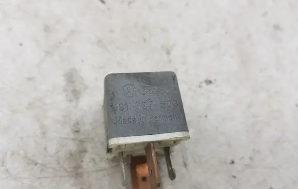 Volkswagen Golf III Other relay 191937503 4RA00351058