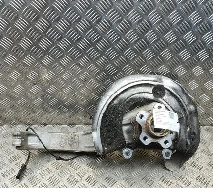 BMW X5 G05 Front wheel hub 6876656