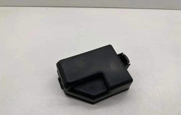 Toyota Yaris Fuse box cover