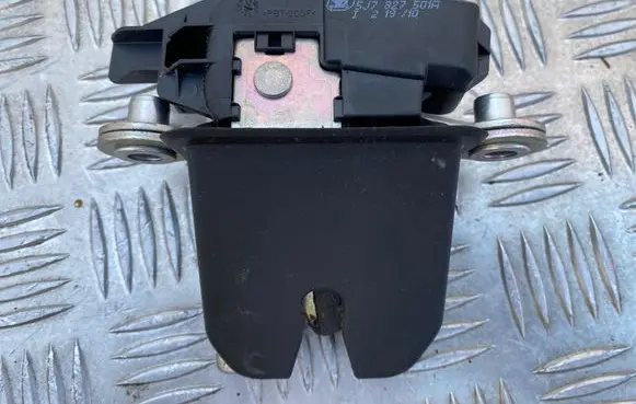 Skoda Fabia Mk2 (5J) Tailgate/trunk/boot lock/catch/latch 5J7827501A