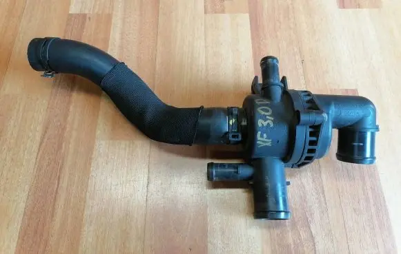 Jaguar XF X250 Thermostat/thermostat housing 9X238A586AD C2Z11669