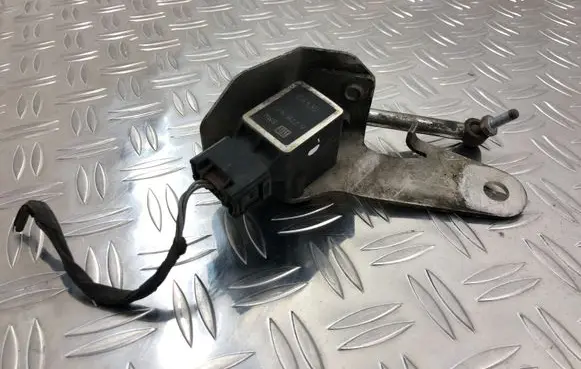BMW 5 E60 E61 Headlight/headlamp level sensor 6778809