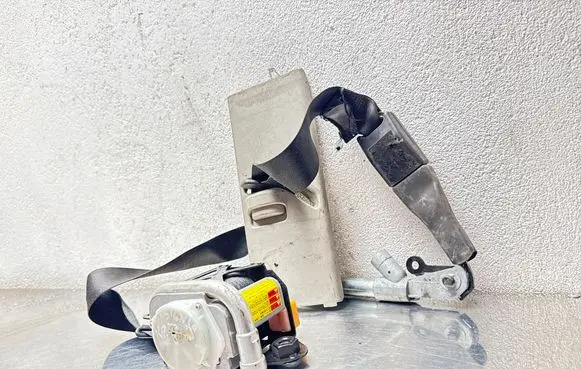 Opel Insignia A Front seatbelt 13303851