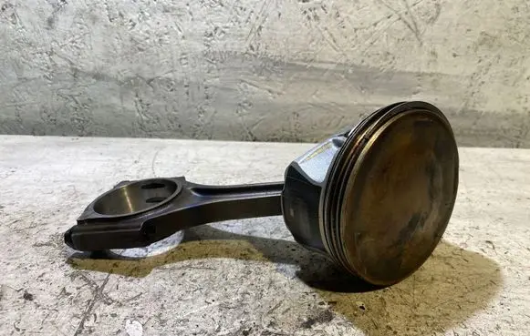 Dodge Challenger Piston with connecting rod