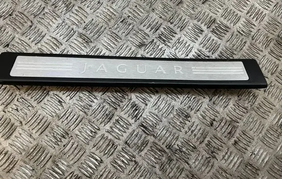 Jaguar XF X250 Front sill trim cover 8X2313200AF
