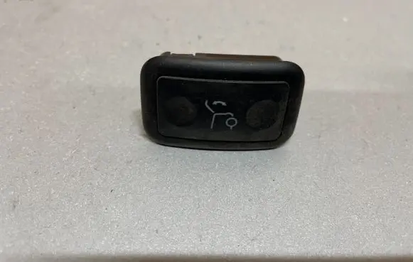 Mercedes-Benz C W204 Switch for retractable tow bar A2048707151
