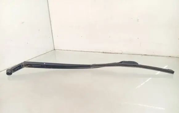 Toyota Auris 150 Front wiper blade arm