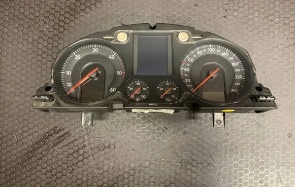 Volkswagen PASSAT B6 Speedometer (instrument cluster) A2C53106067