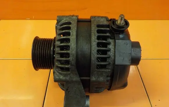 Land Rover Discovery 3 - LR3 Generator/alternator 0986082400 7MB41