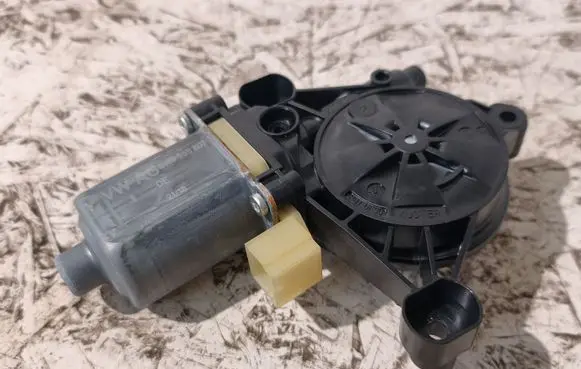 Audi A5 Front door window regulator motor 8W0959801 2118