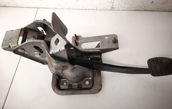 Dacia Logan II Brake pedal 46501657r