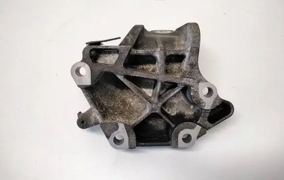 Lexus IS 220D-250-350 Engine mounting bracket
