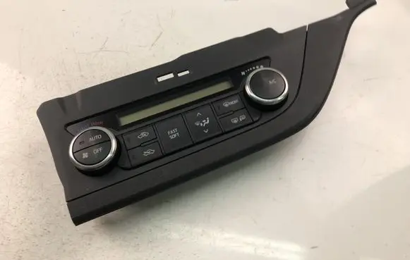 Toyota Auris E180 Climate control unit 5590002790