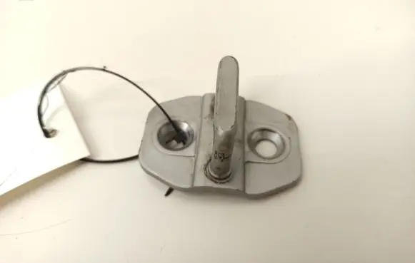Mercedes-Benz C W204 Front door lock loop/hook striker 11000049A