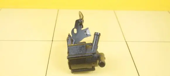Mini Cooper Countryman R60 Water pump 8843817 N18B16A