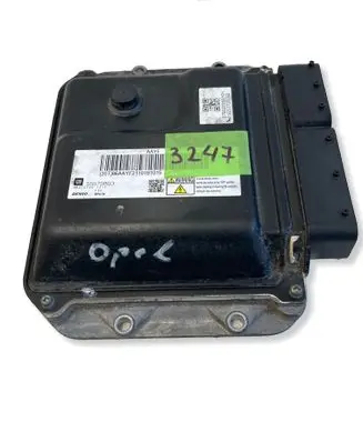 Opel Astra J Engine control unit/module 55579893 MB2757001011