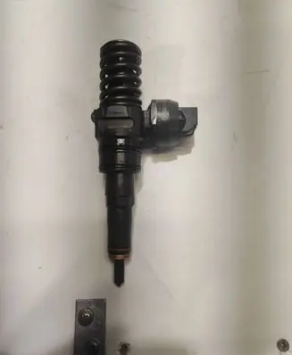 Volkswagen Caddy Fuel injector 038130073BN