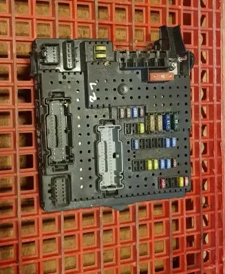Volvo V70 Fuse module 30728512 28017881