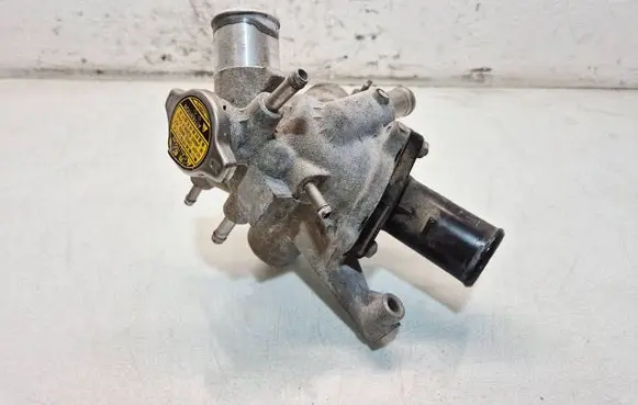 Lexus GS 300 350 430 450H Thermostat/thermostat housing