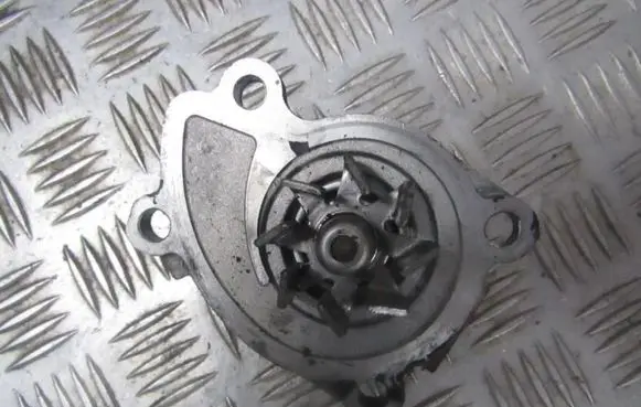 Toyota Avensis T250 Water pump