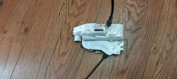 Renault Espace IV Front door lock 8200017973