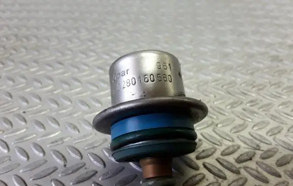 Renault Megane I Fuel pressure regulator 0280160560