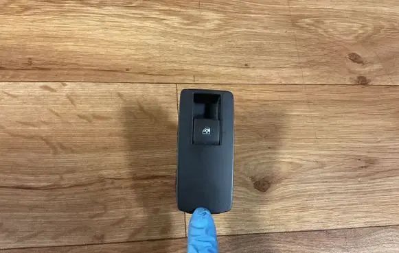 Opel Insignia A Electric window control switch 13222231