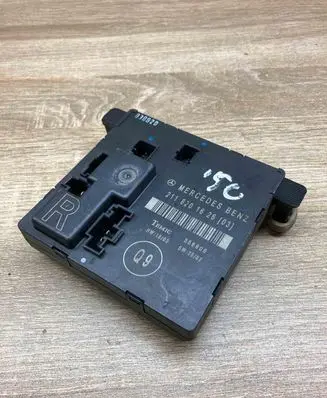 Mercedes-Benz E W211 Door control unit/module 2118201626 356806 RightUsed