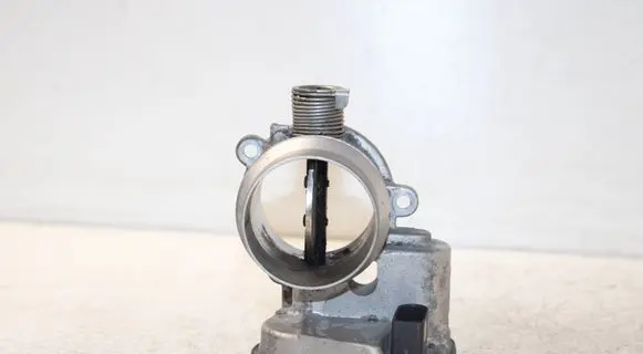 BMW 5 E60 E61 Throttle valve 7791481