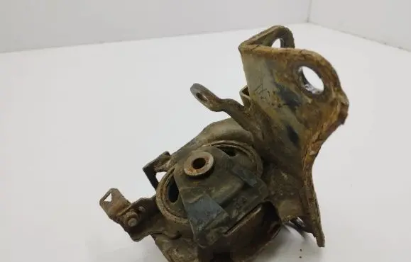 Toyota Avensis T250 Engine mount bracket