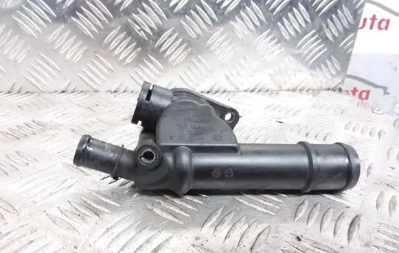 Volkswagen PASSAT B6 Engine coolant pipe/hose 03G12L132B