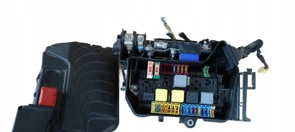 Mercedes-Benz A W176 Fuse module A2465400182