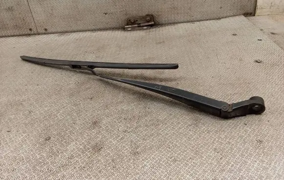Lexus IS 220D-250-350 Front wiper blade arm