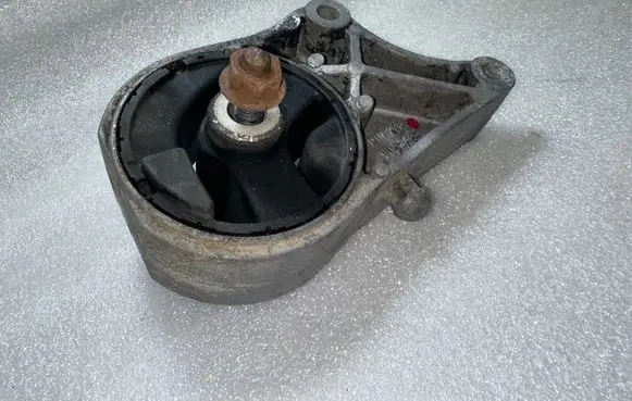 Opel Vectra C Engine mount bracket D1N226 V05413