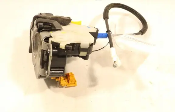 Opel Astra J Front door lock