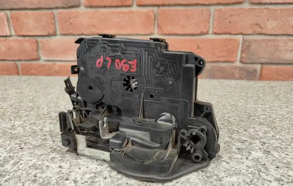 BMW 3 E90 E91 Front door lock 7059967