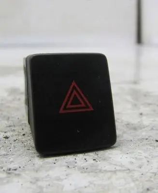 Nissan X-Trail T32 Hazard light switch 299125472