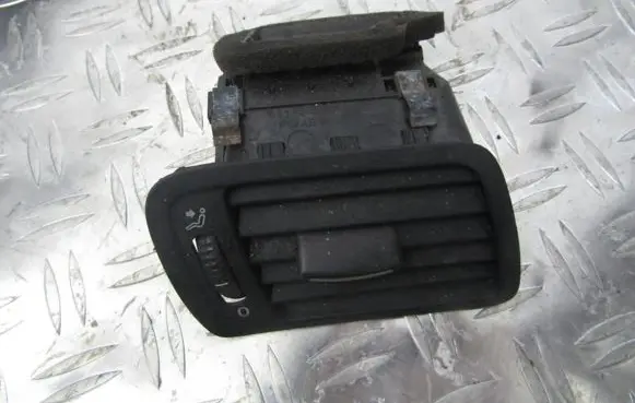 Volkswagen PASSAT B6 Dashboard side air vent grill/cover trim 3c2819702 05772-001