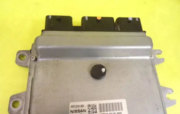 Nissan Qashqai+2 Engine control unit/module MEC930-360 MEC930360