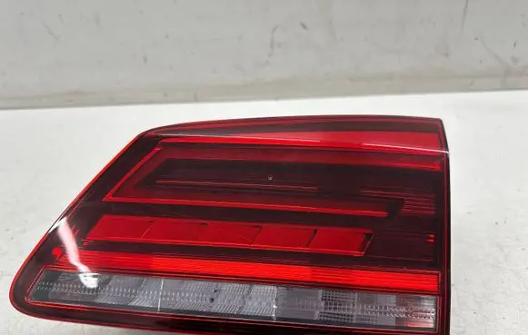 Volkswagen Golf Sportsvan Tailgate rear/tail lights 510945094P