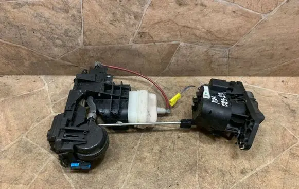 Tailgate/trunk/boot lock/catch/latch
