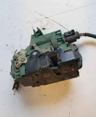 Skoda Octavia Mk1 (1U) Front door lock C3B1837015AQ