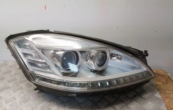 Mercedes-Benz S W221 Headlight/headlamp A2218200839