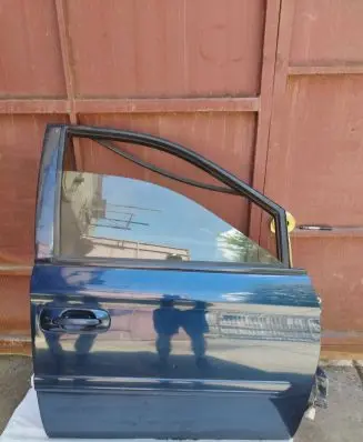 Chrysler Voyager Front door