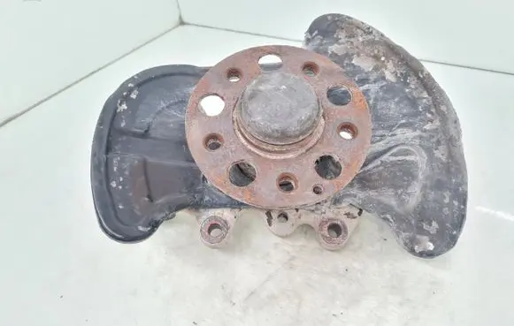 Mercedes-Benz C W204 Front wheel hub spindle knuckle